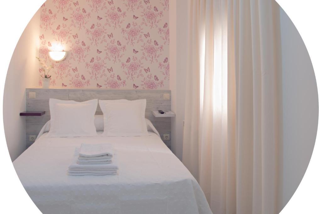 Double or Twin Room Private Bathroom