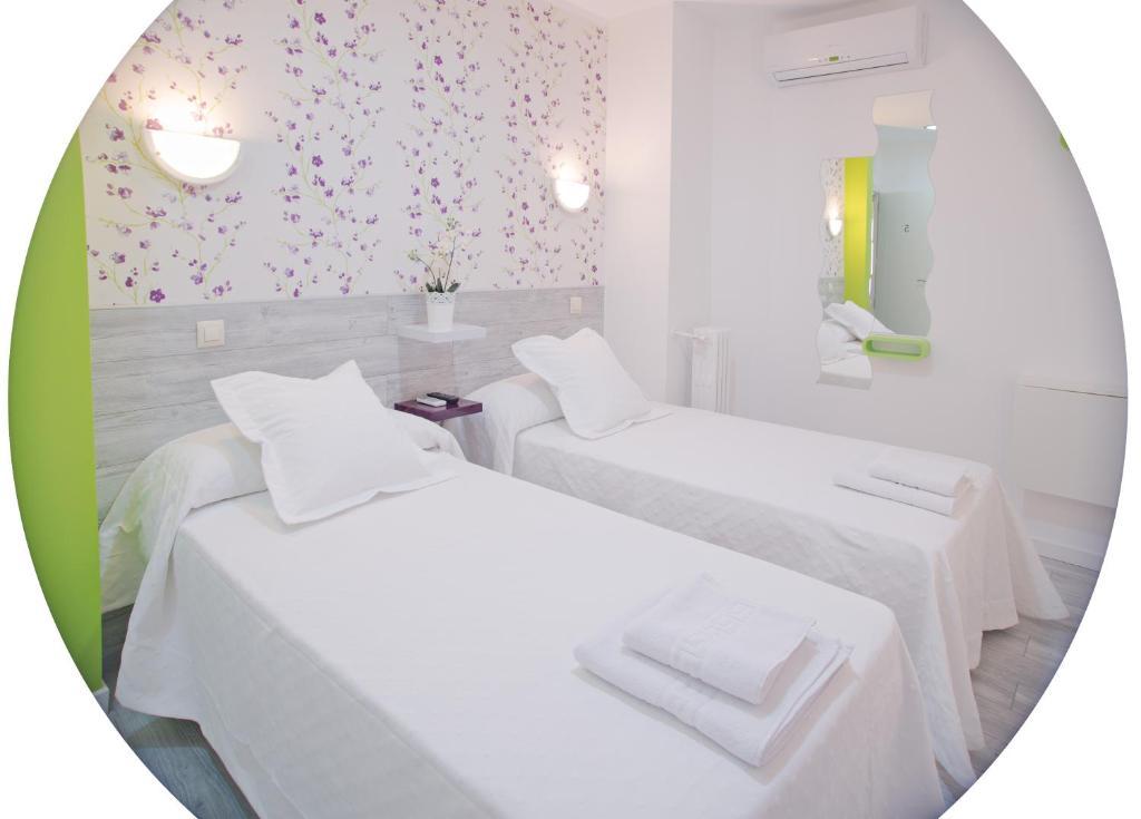 Double or Twin Room Private Bathroom