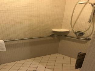 Queen Room with Roll-In Shower - Mobility Access