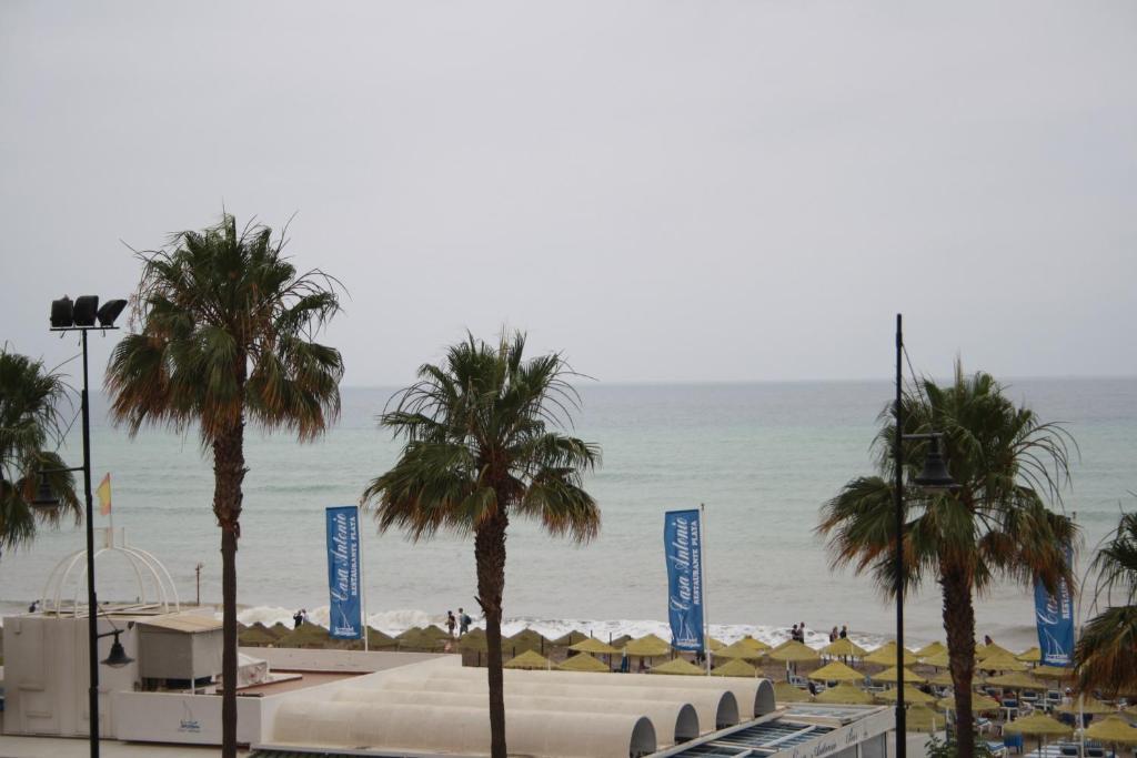 Chambre Lits Jumeaux avec vue latérale sur la mer