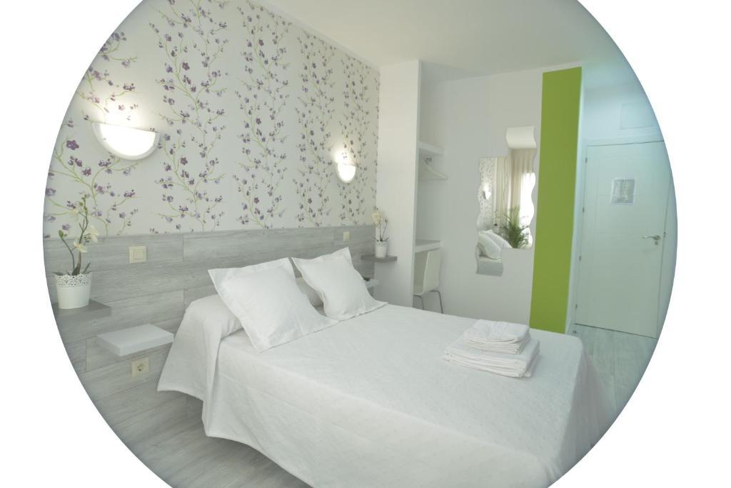Double or Twin Room Private Bathroom