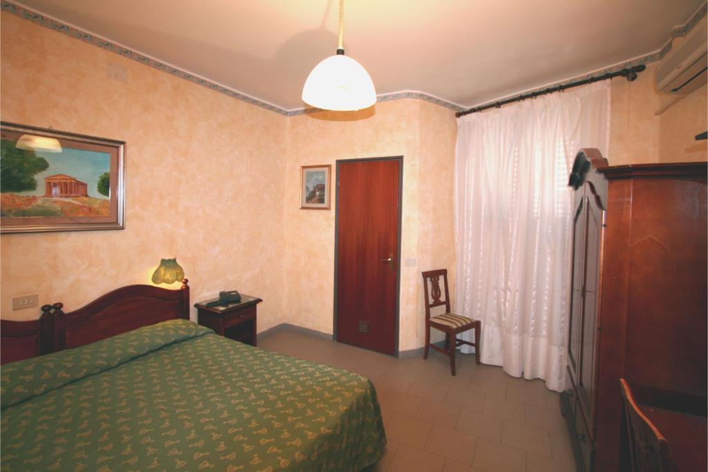 Double or Twin Room Private Bathroom