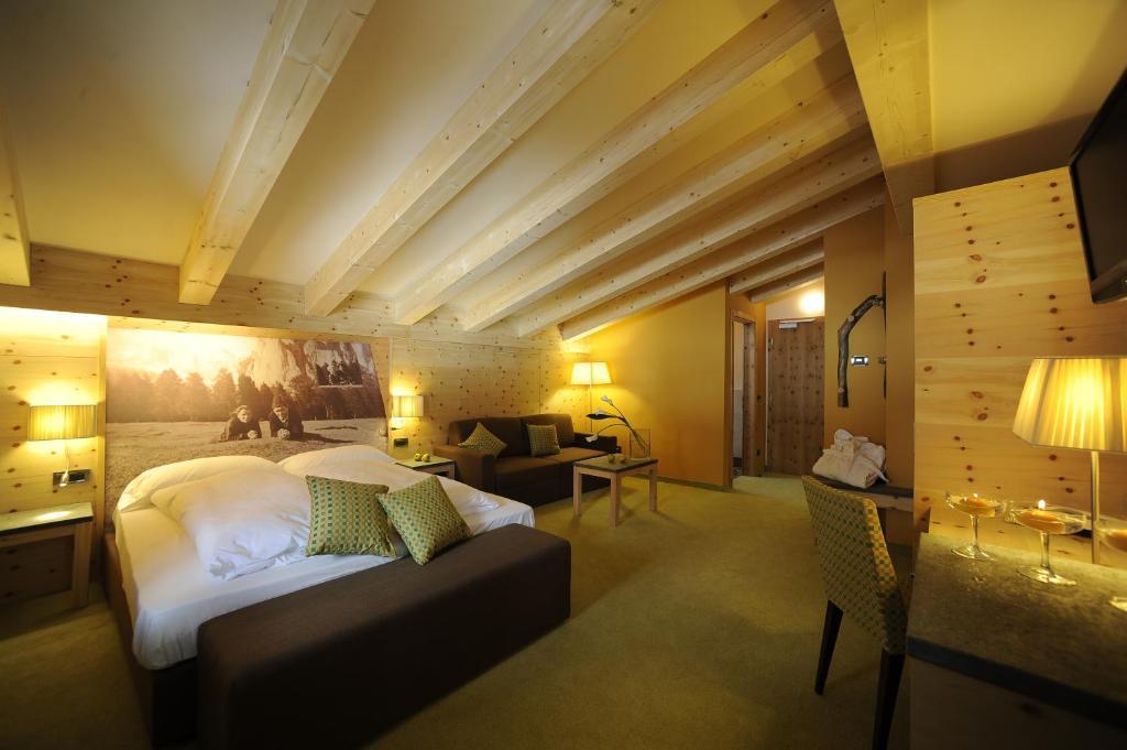 Junior Suite with Balcony,38463493:JPEG