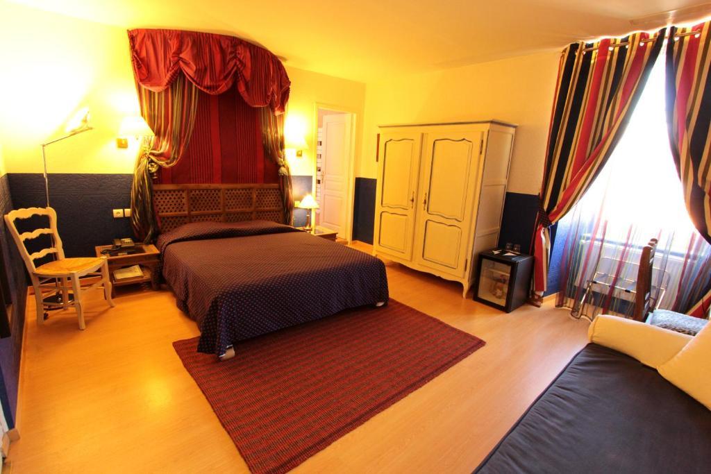 Double Room,686828775:JPEG