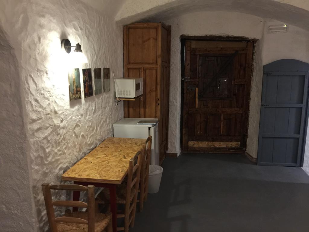 Cave hot tub two bedrooms