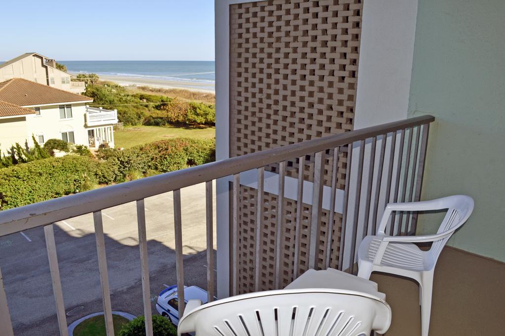 Queen Room with Two Queen Beds and Partial Ocean View,1613420513:JPEG