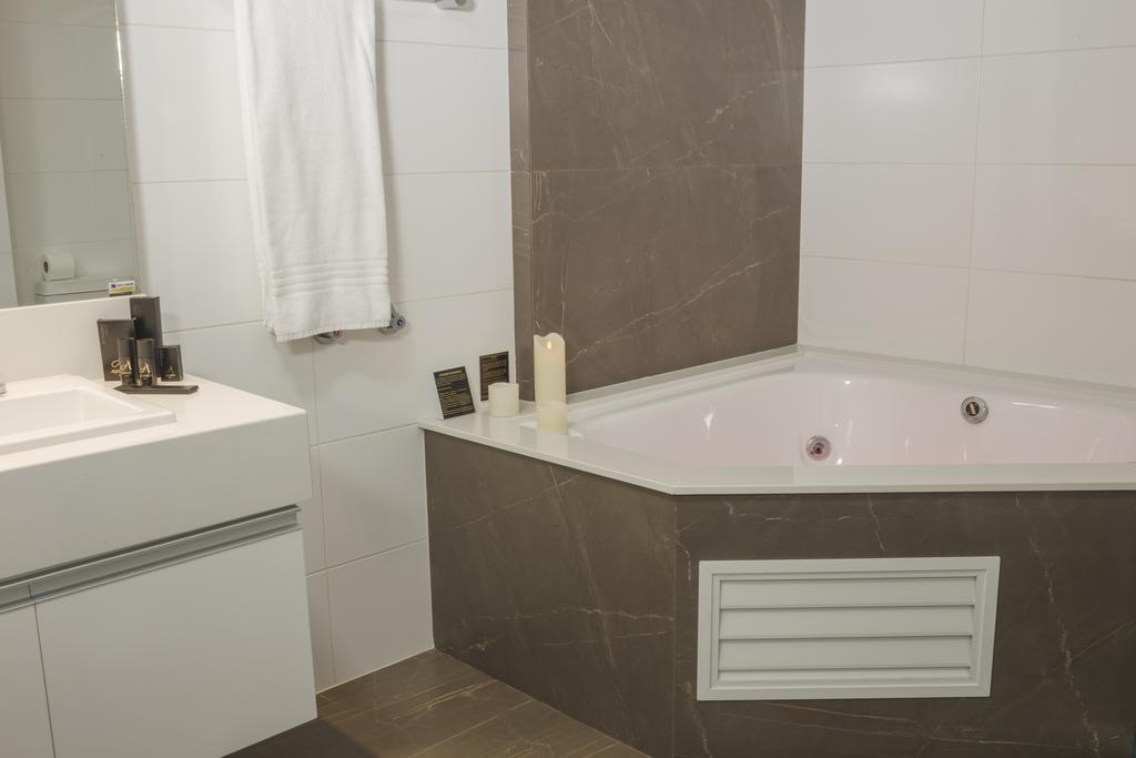 Luxury Suite Spa Bath