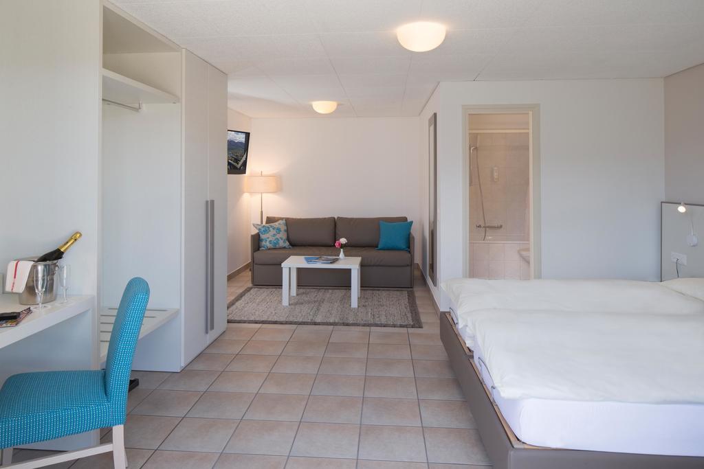 Comfort Family Room Lake View