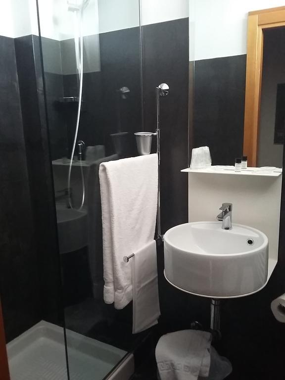 Single Room,728413114:JPEG