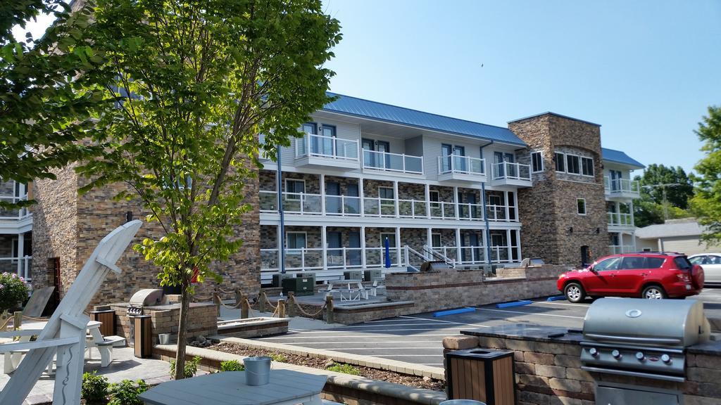 10-Person Waterfront Condo