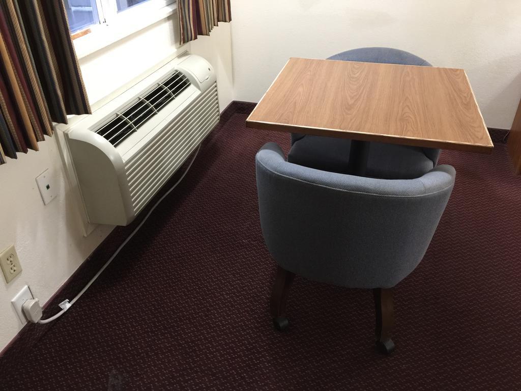 Queen Room - No Pets,378881692:JPEG