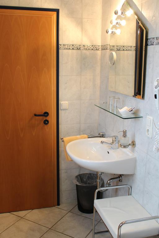 Doppel- oder Zweibettzimmer