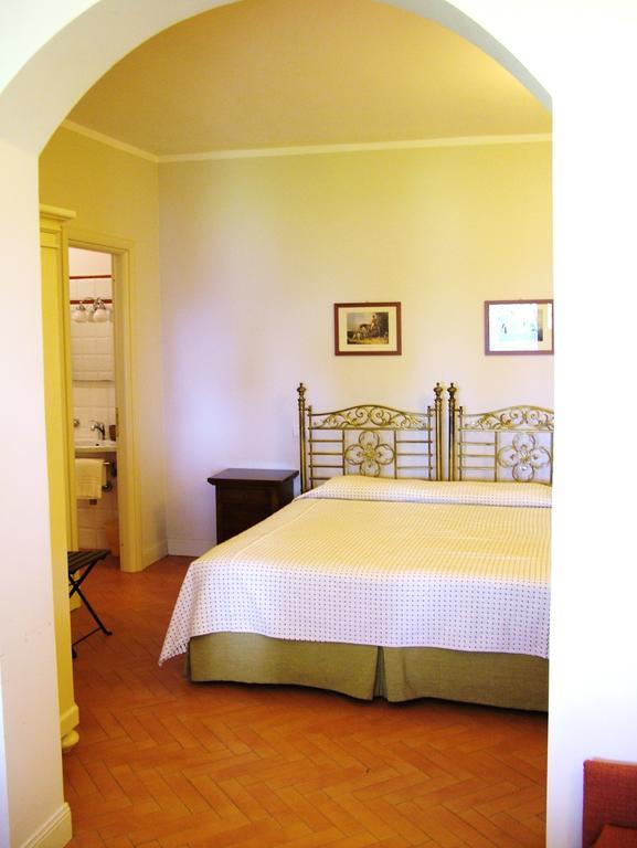 Executive Kamer met Kingsize Bed, Gedeeltelijk Uitzicht op Zee, Balkon, Toegang tot de Lounge, Ontbijt, Verfrissingen & Avonddrankjes en Canapés
