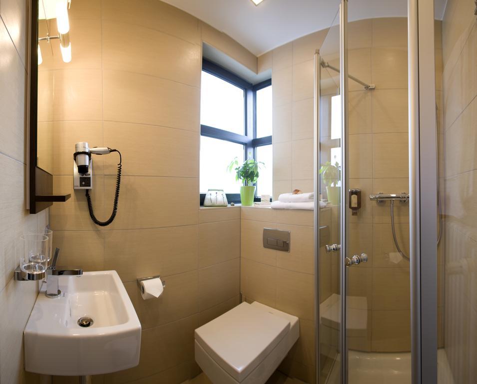 French Single Room