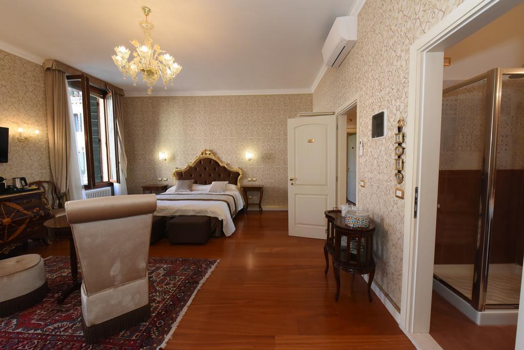 Junior Suite Canal View