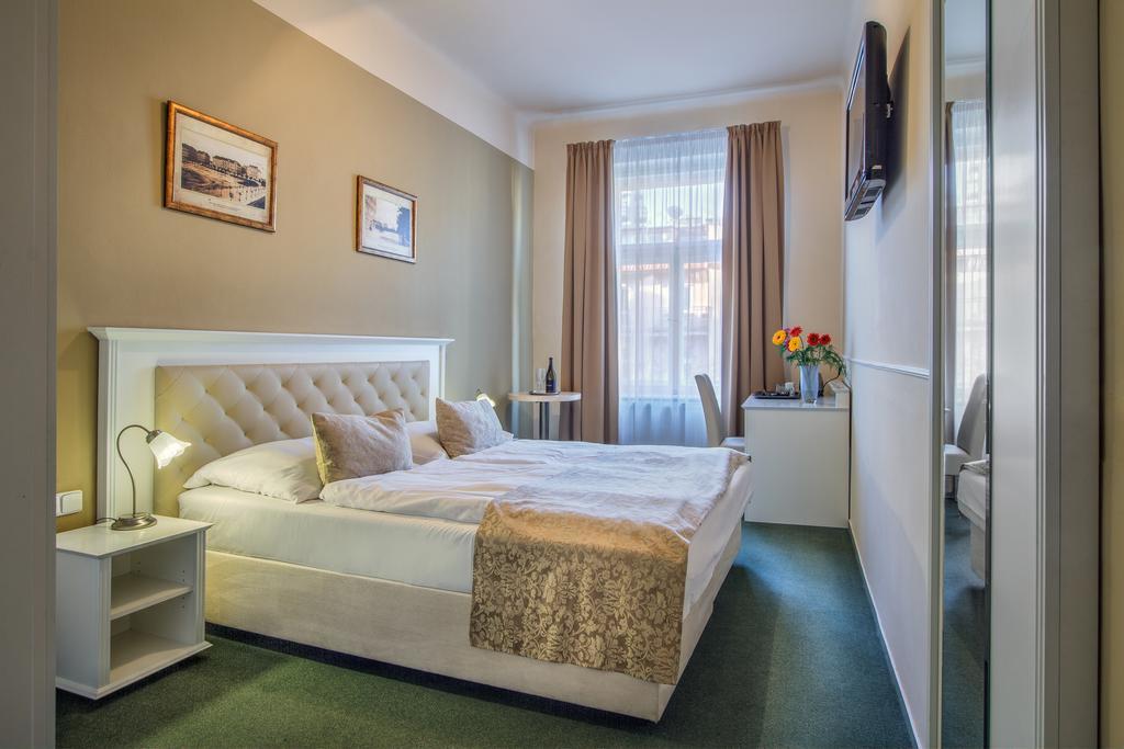 Standard Double Room,1437816325:JPEG