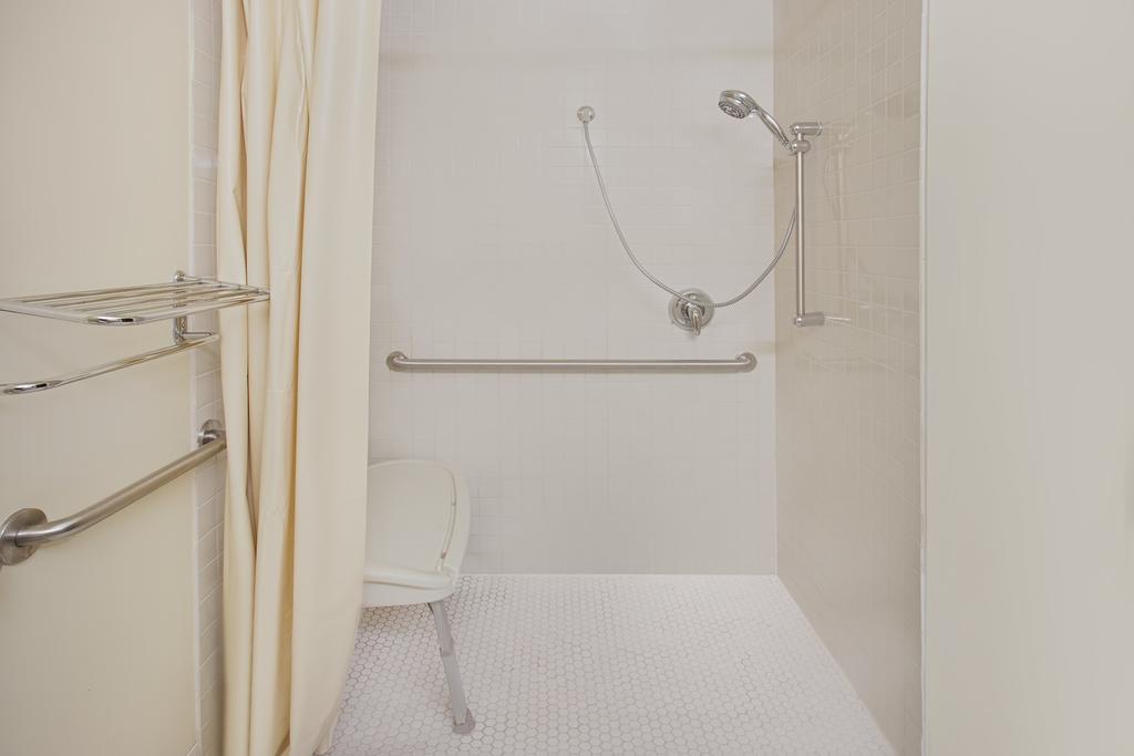 Queen Room with Two Queen Beds - Mobility Access/Non-Smoking