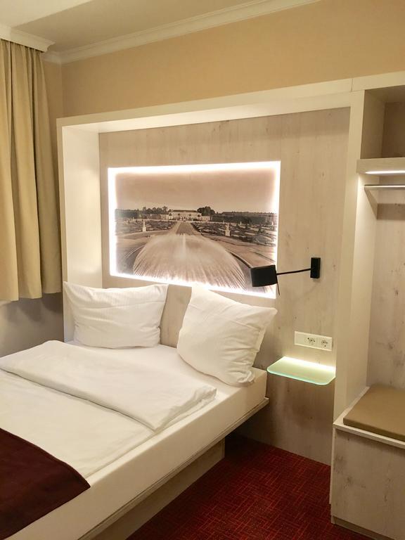 Single Room Own Shower or Shared WC,661560300:JPEG