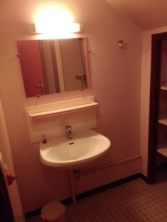 Twin Room,1592931084:JPEG