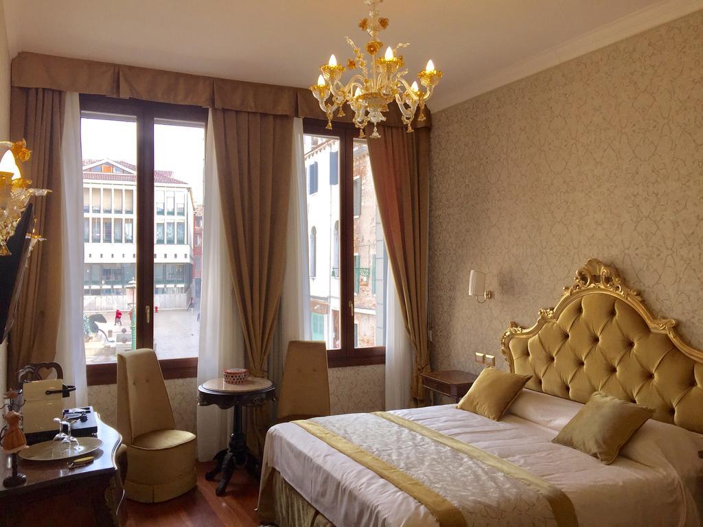Junior Suite Canal View