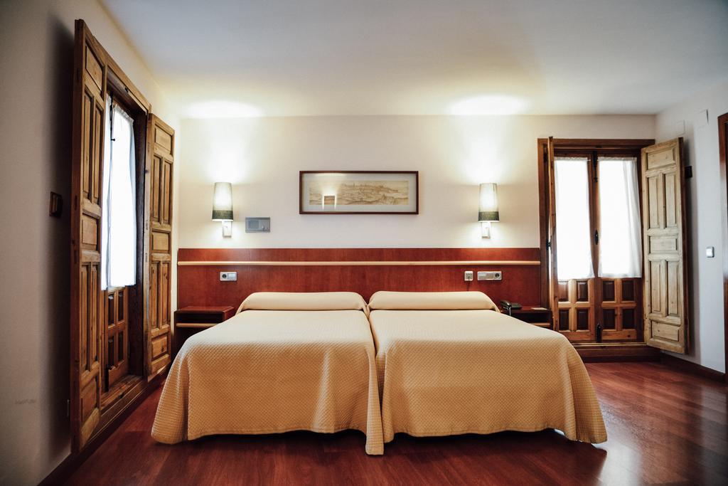 Superior Twin Room Cathedral View
