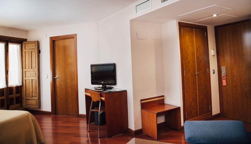 Superior Twin Room Cathedral View