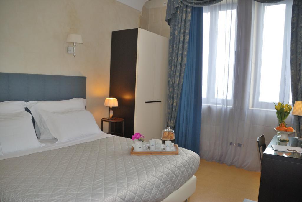 Double or Twin Room Sea View