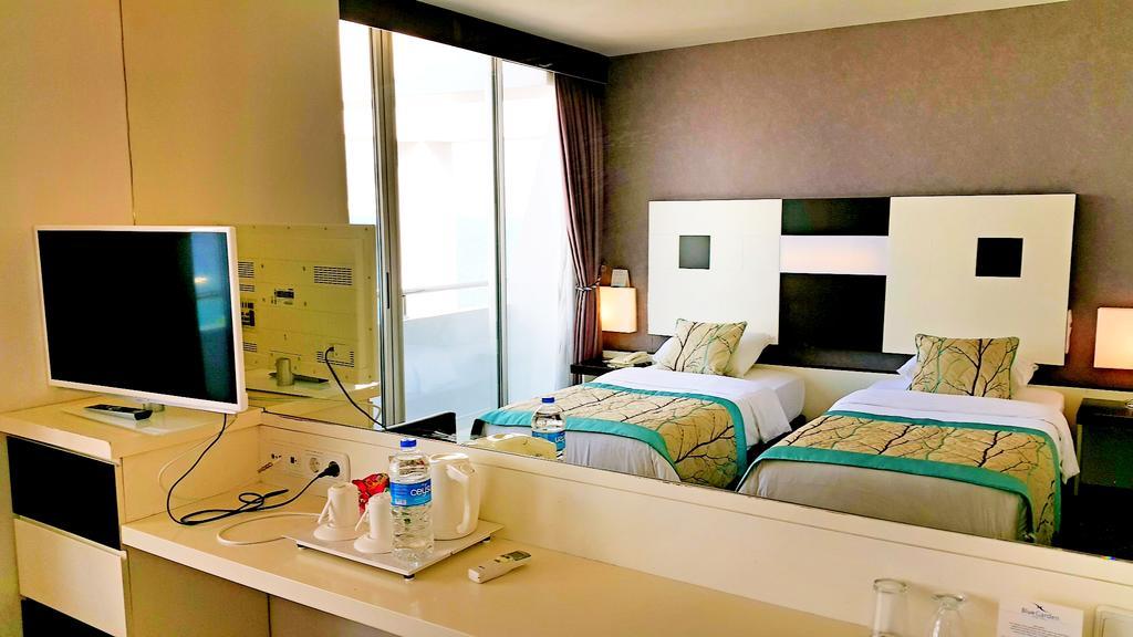 Standard Double or Twin Room Side Sea View