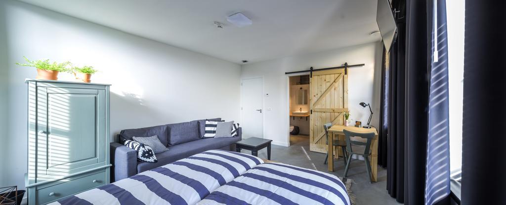 Deluxe Family Room Shower