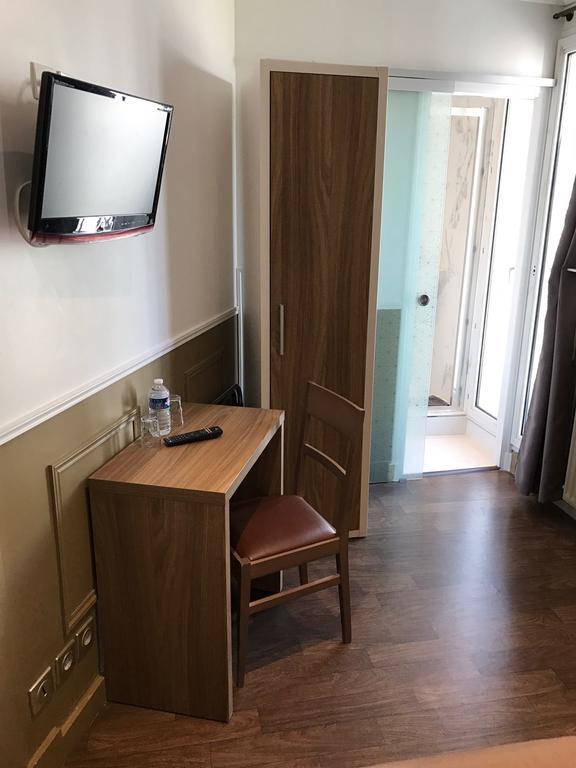 standard double Room Shower or bath
