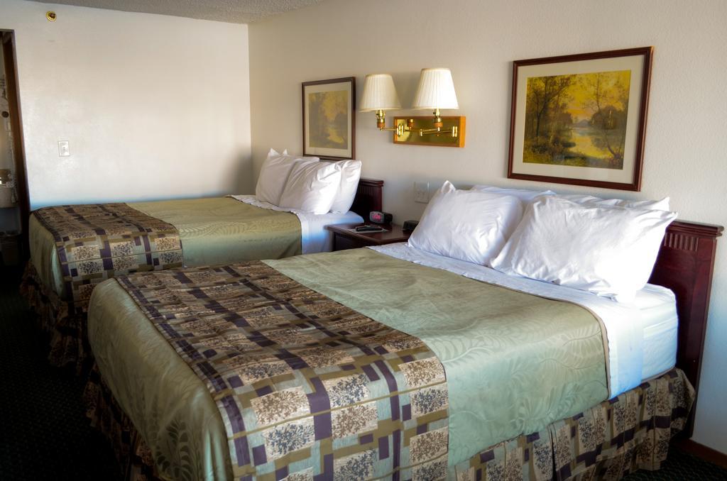 Queen Room Two Queen Beds Non-Smoking