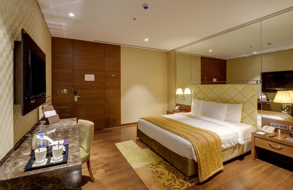 Premium Queen Room