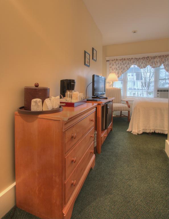 Small Double or Twin Room,1588241630:JPEG
