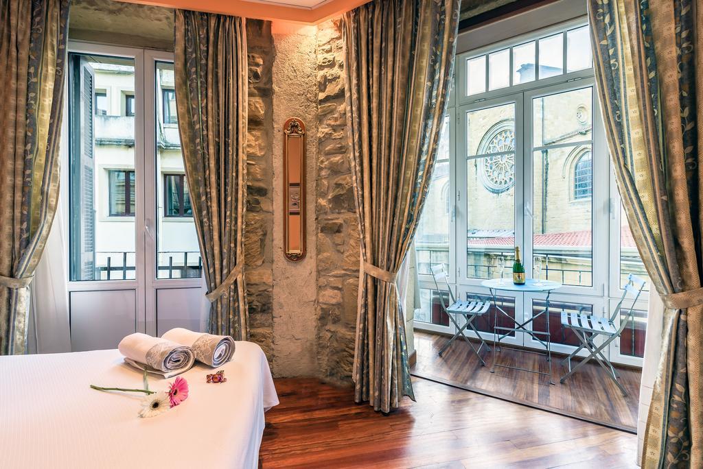 Double Room Balcony Private Bathroom
