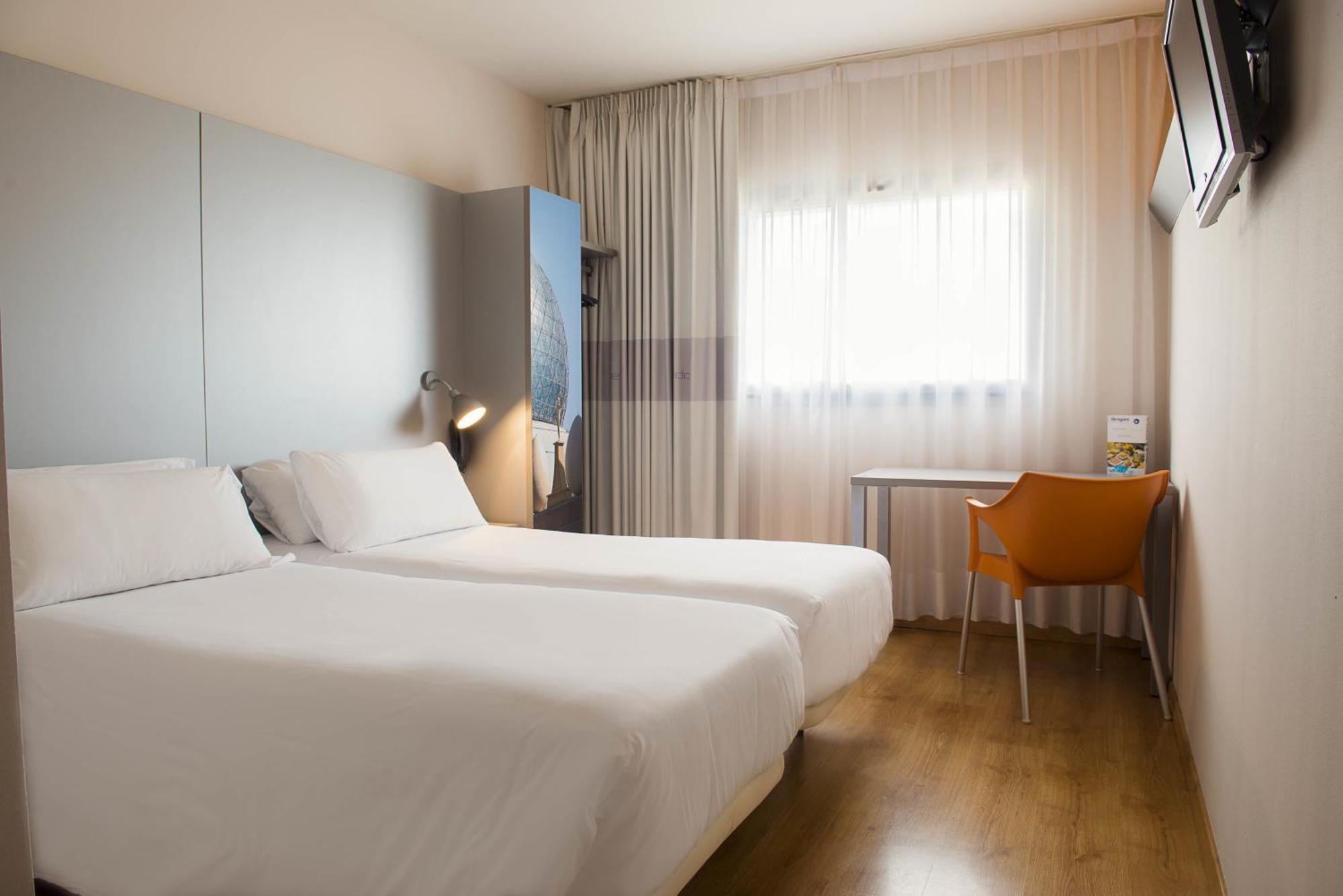 Twin Room,1618267273:JPEG