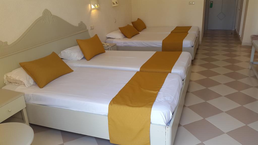 Standard Quadruple Room