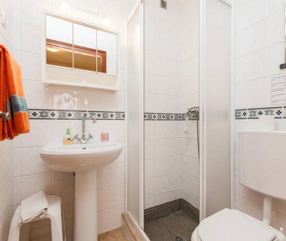 Double Room Private Bathroom