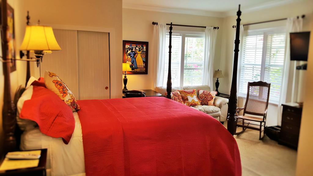 Deluxe Queen Penthouse