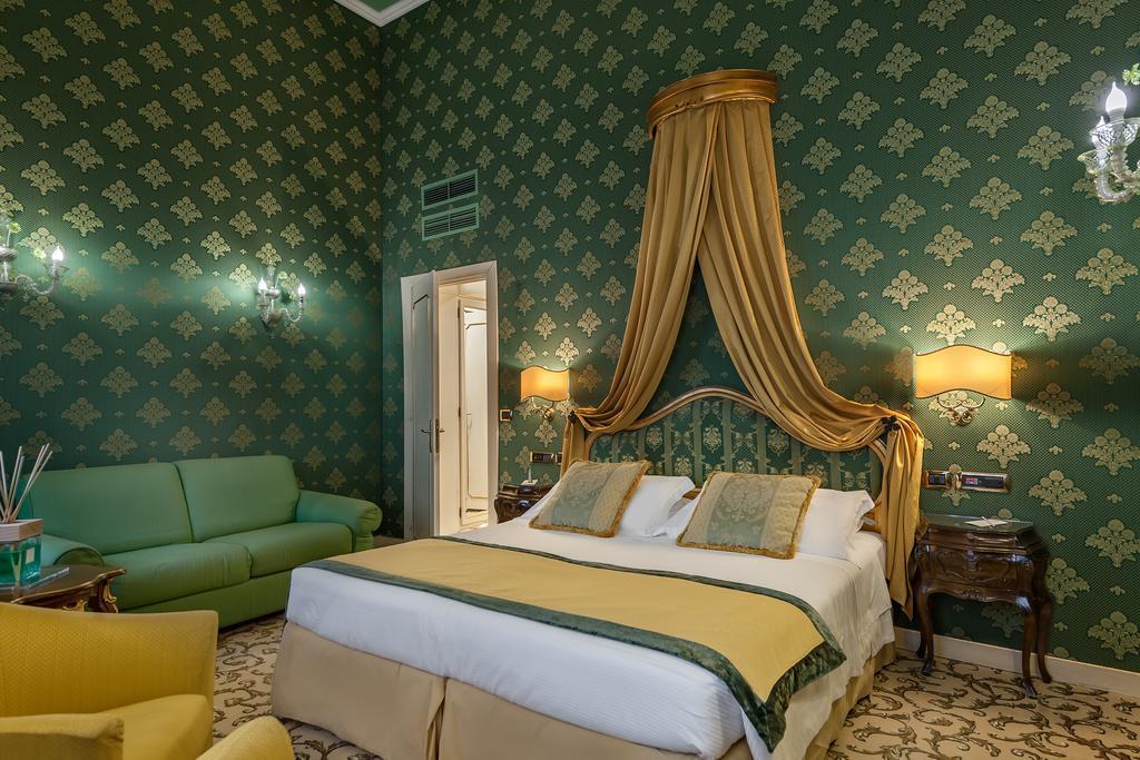 Double or Twin Room Canal View