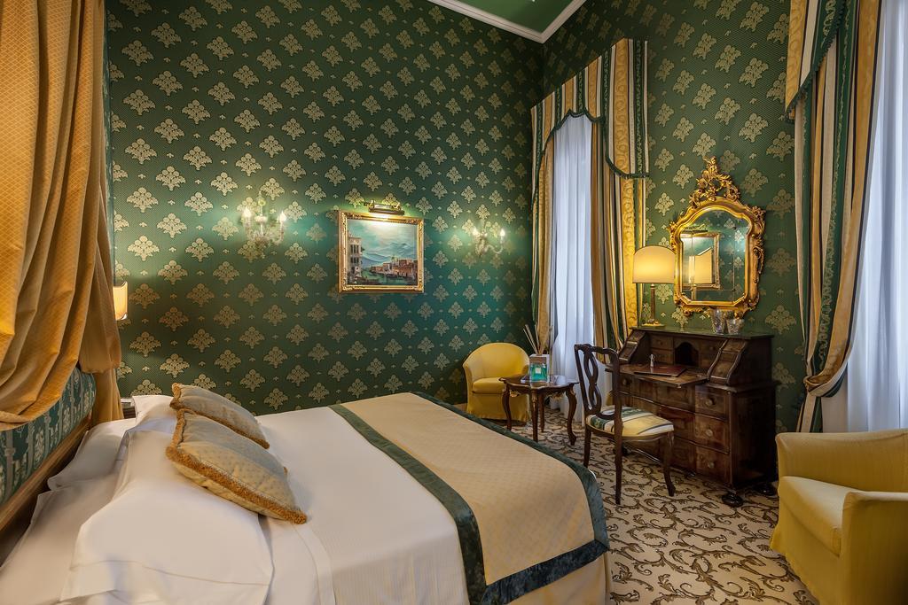 Double or Twin Room Canal View