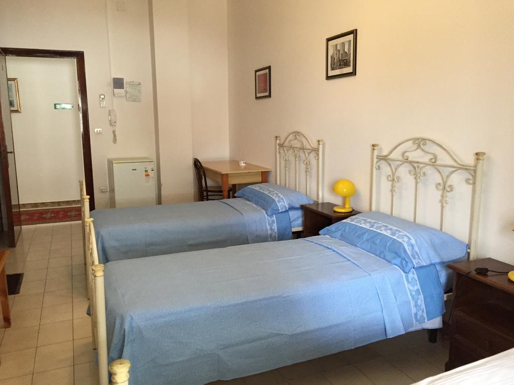 Budget Twin Room,1241867788:JPEG