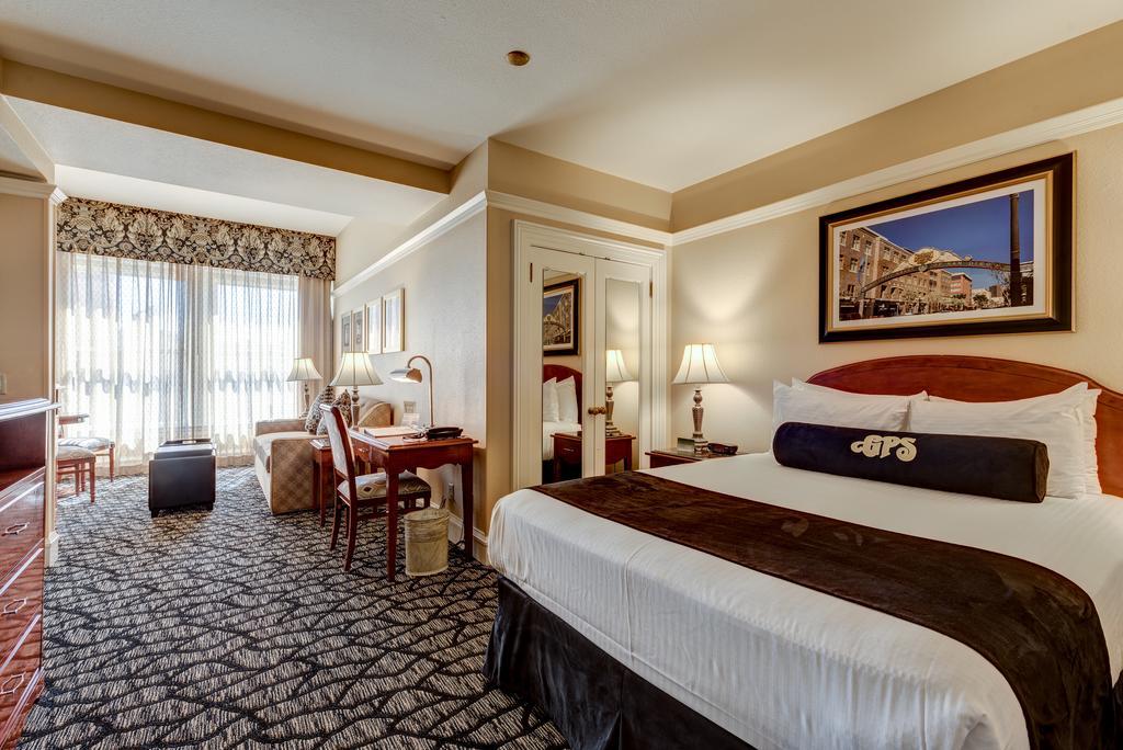 Junior Suite,401858610:JPEG
