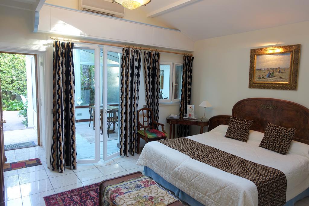 Superior Double Room Garden Cottage