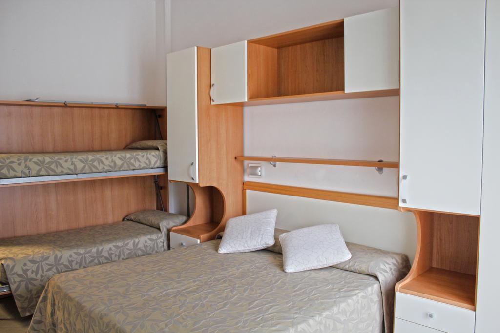 Triple Room,1663015511:JPEG