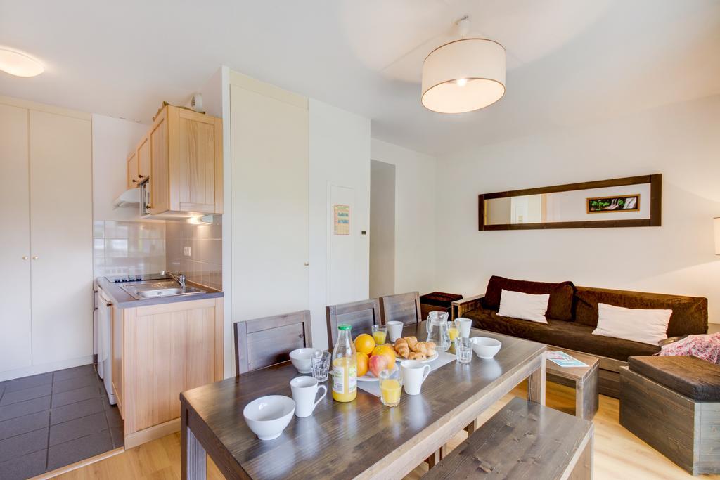 1 Bedroom Apartment sleeping area