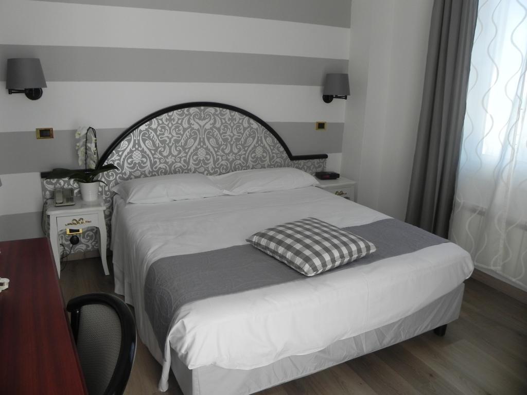 Double or Twin Room Sea View