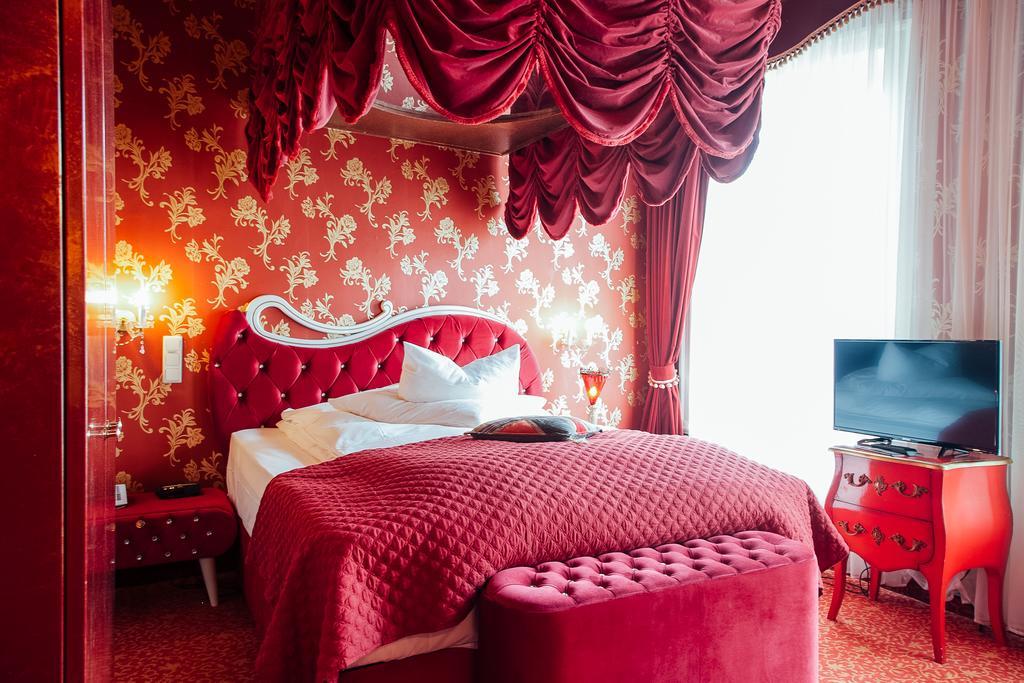 Honeymoon Zimmer