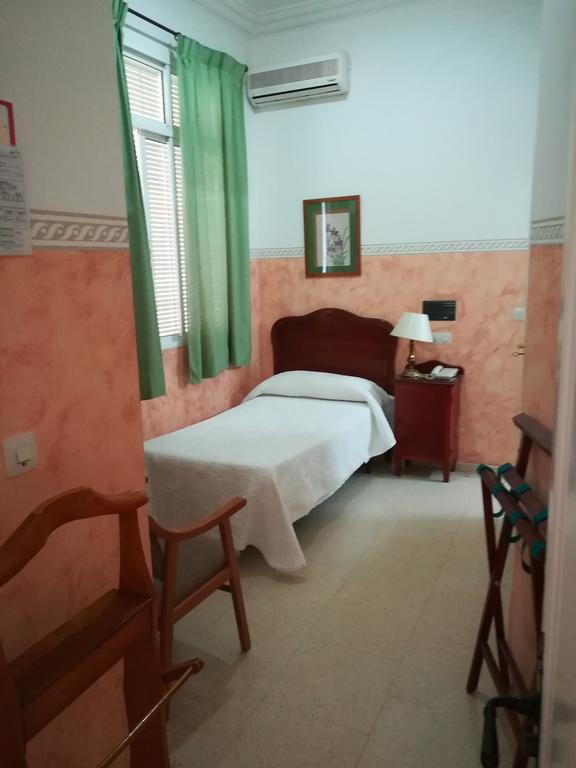 Single Room,403175922:JPEG