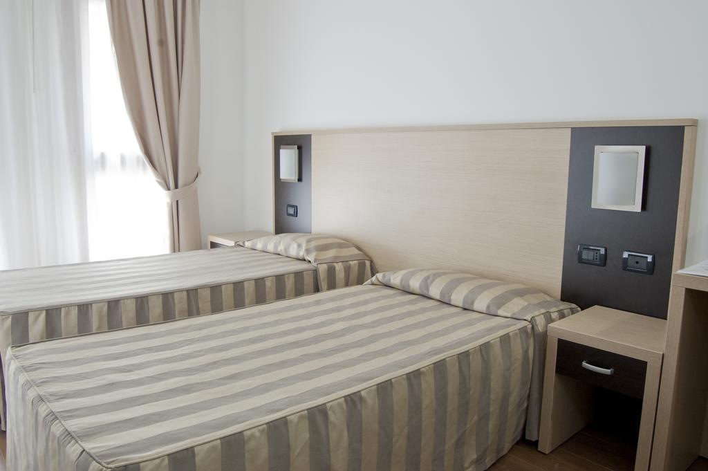 Double or Twin Room,403225650:JPEG