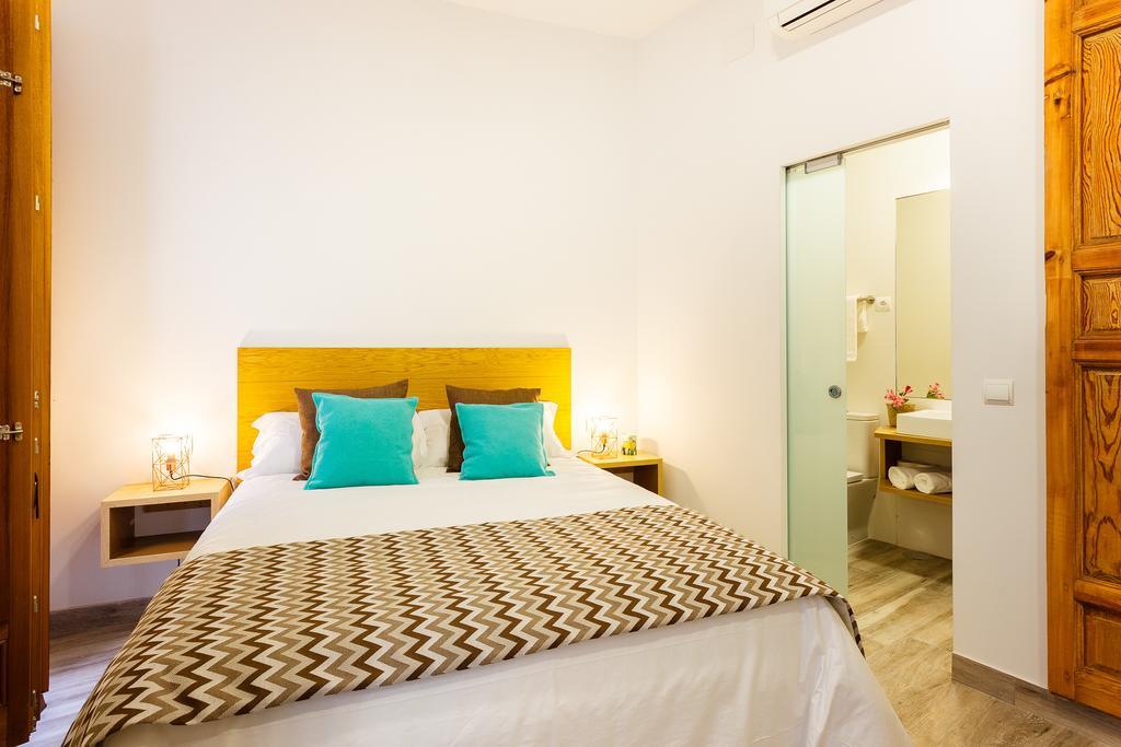 Exterior-Superior Double Room